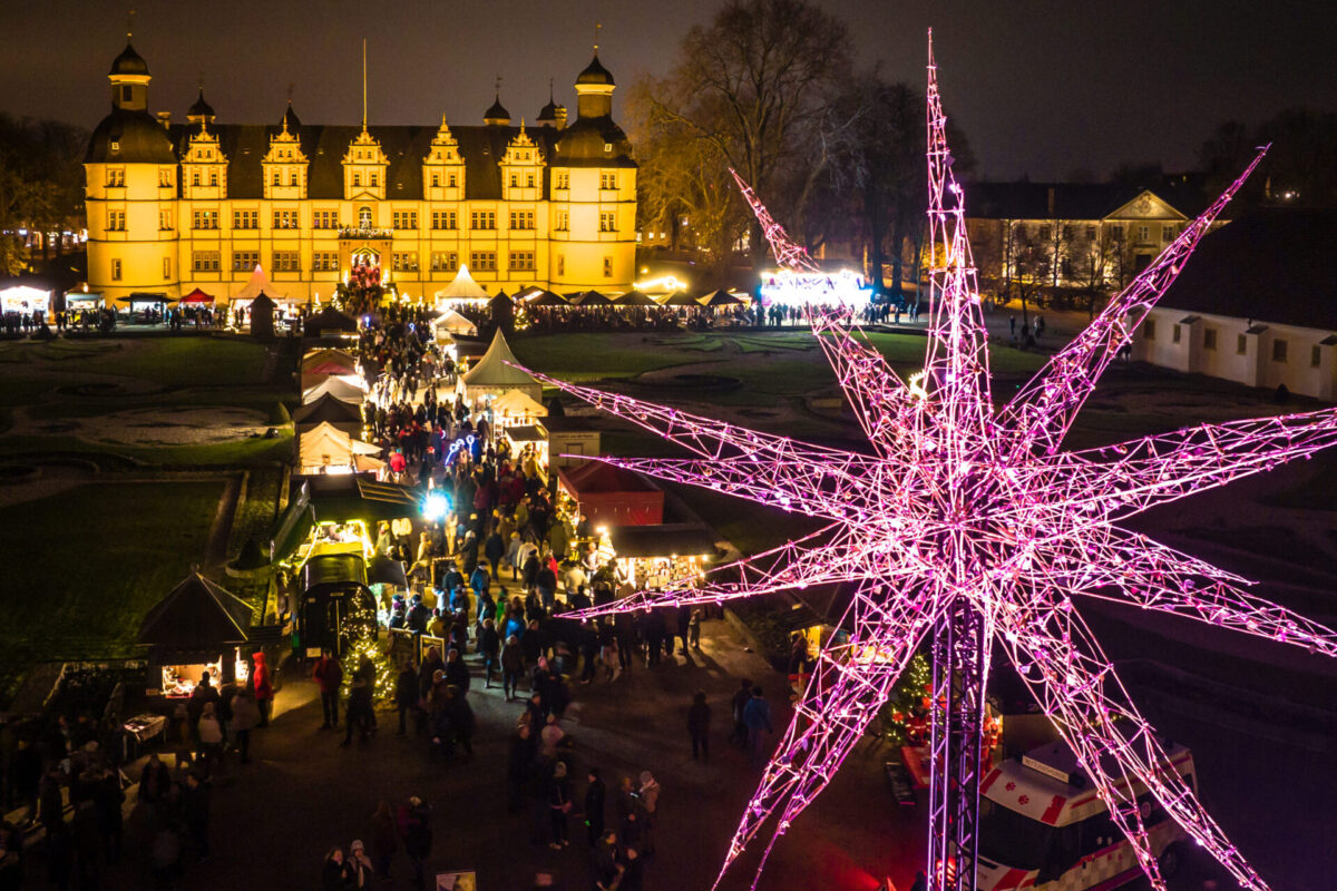 Weihnachtszauber im Schlosspark Schloß Neuhaus